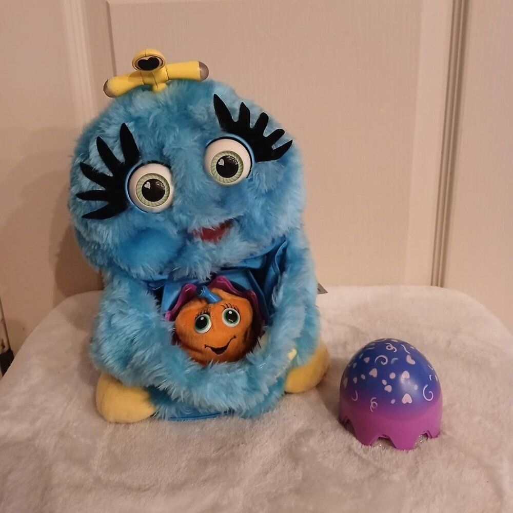 Vintage 1999 Trendmasters Wuv Luv Plush Interactive Talking Toy With Baby & Egg